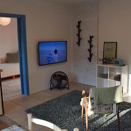 Apartma Postaja 33 *